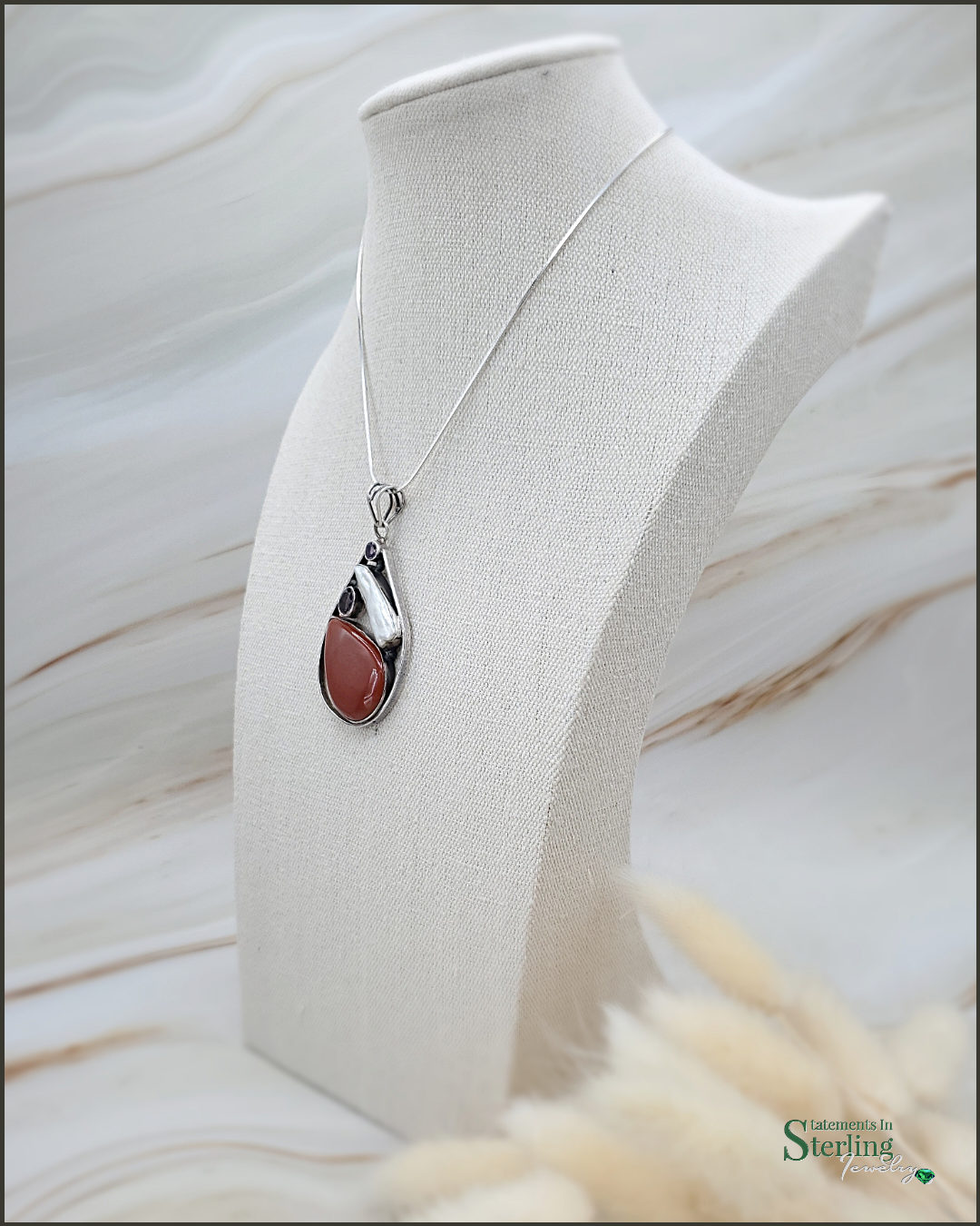 <transcy>Pendentif cornaline, nacre et améthyste</transcy>