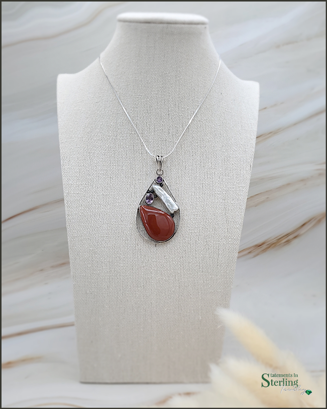<transcy>Pendentif cornaline, nacre et améthyste</transcy>