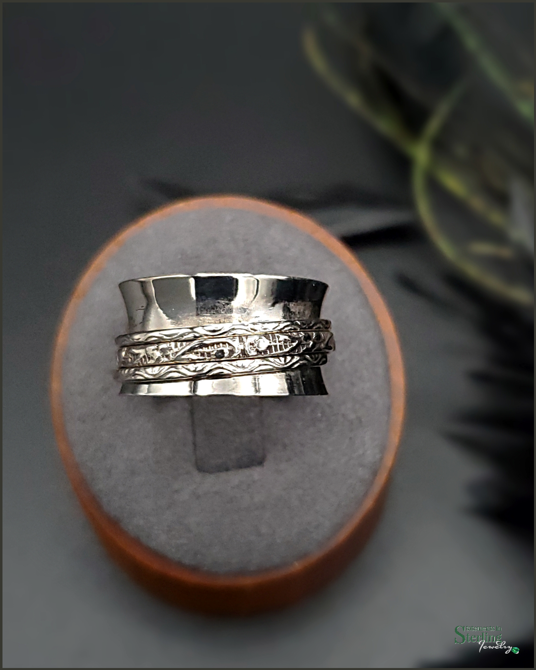 Sterling Silver Detailed Spinner Ring