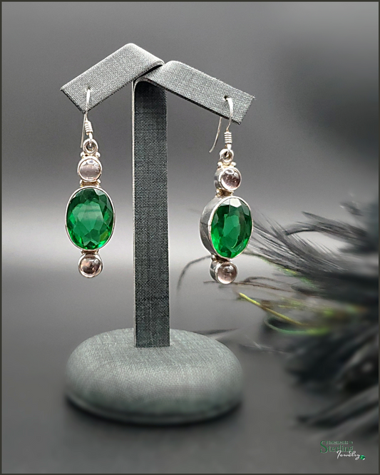 <transcy>Boucles d&#39;oreilles pendantes en diopside chromé et pierre de lune</transcy>